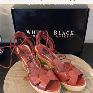 Black White House market wedges